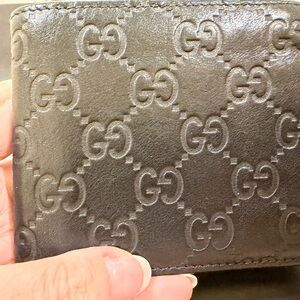 Gucci Guccissima Embossed Black Leather Wallet Unisex